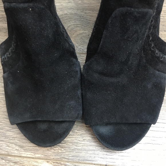VINCE CAMUTO Black Leather Peep-Toe Booties 6 1/2 - Picture 4 of 10